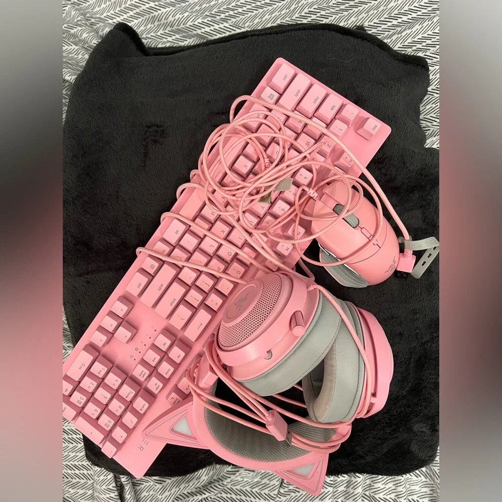 Great condition expect the the headphones need the foam replaced.
